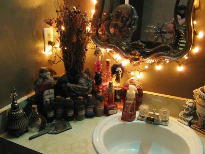 Halloween decor for bathroom