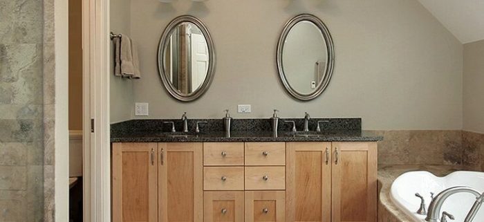 Black and white bathroom decor ideas