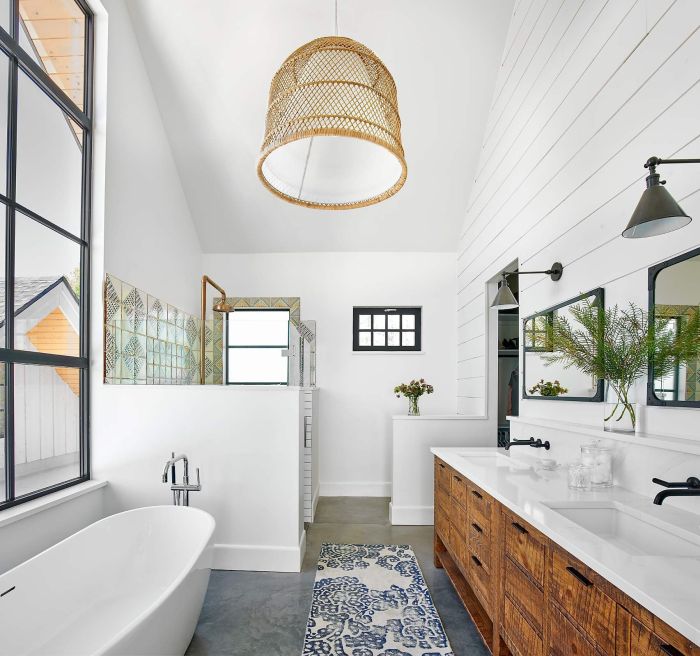 Farmhouse style bathroom decor